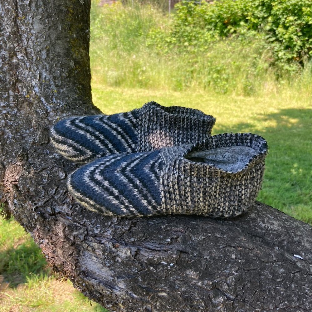 Bombas Charcoal Gripper Slipper